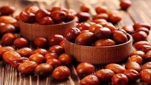 میوه و برگ درخت سنجد