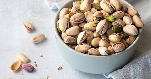 فاصله درختان پسته از منابع آب باید چقدر باشد؟