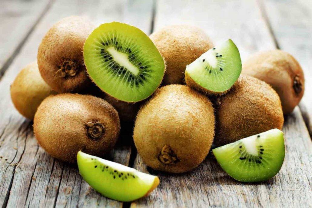 درخت کیوی و گل ندادن آن